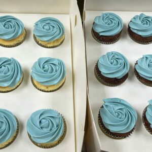 Pastel-coloured Frosting Cupcakes, Silver Patty Pans