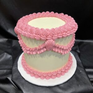 Detailed Vintage Buttercream Coloured Piping
