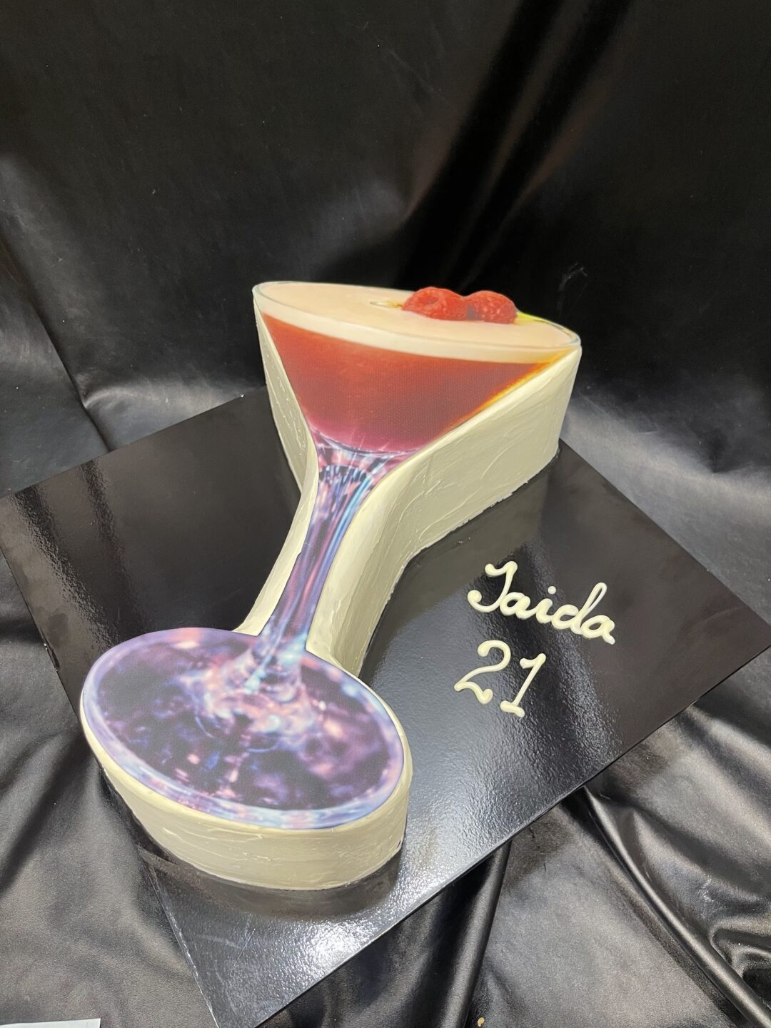 Shaped Edible Image - Cocktail on Buttercream