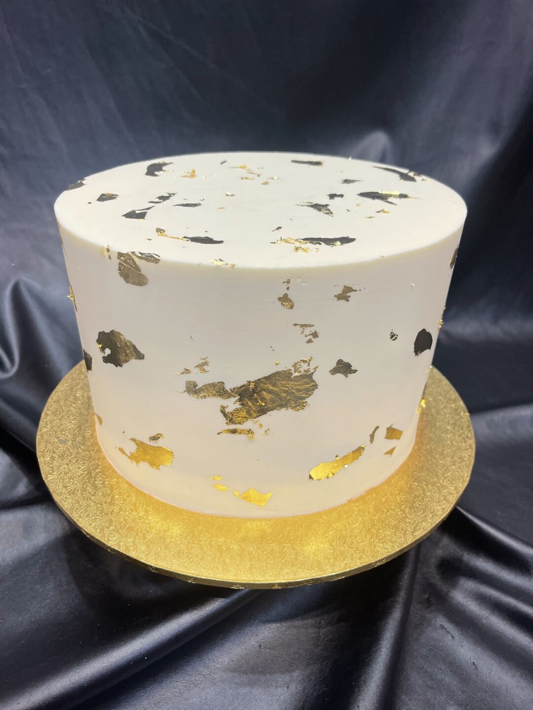 undecorated smooth with gold leaf