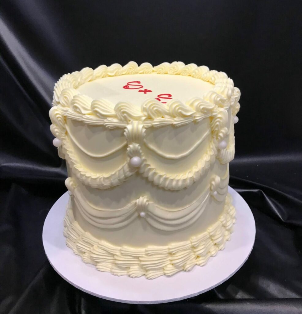 Extended Height Vintage Piping Heidelberg Cakes