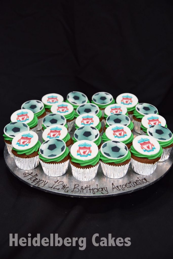Cupcakes with Sports Team and Ball Heidelberg Cakes