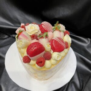 7" Heart or Round Flan with Berries and Curls