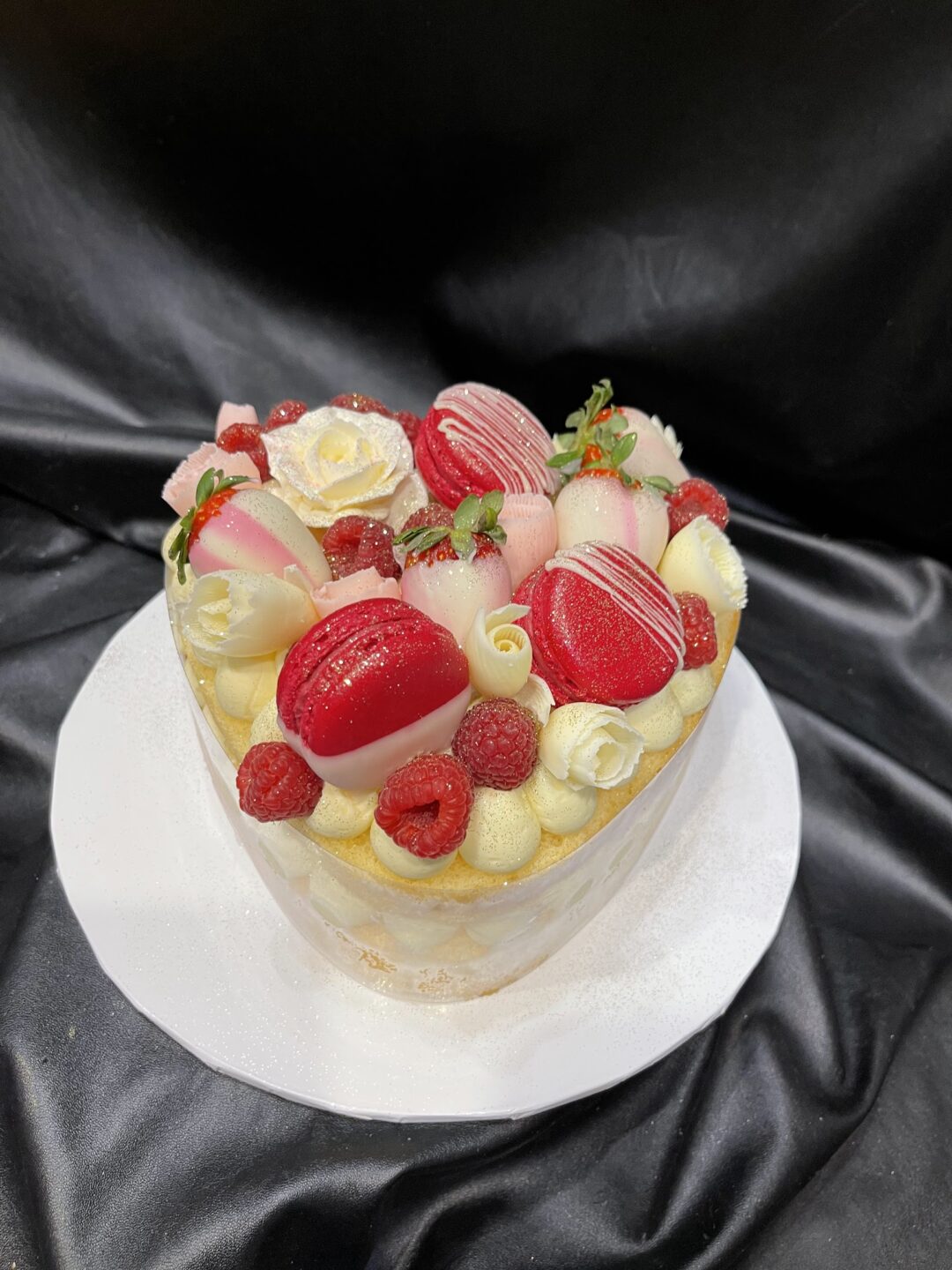 7" Heart or Round Flan with Berries and Curls