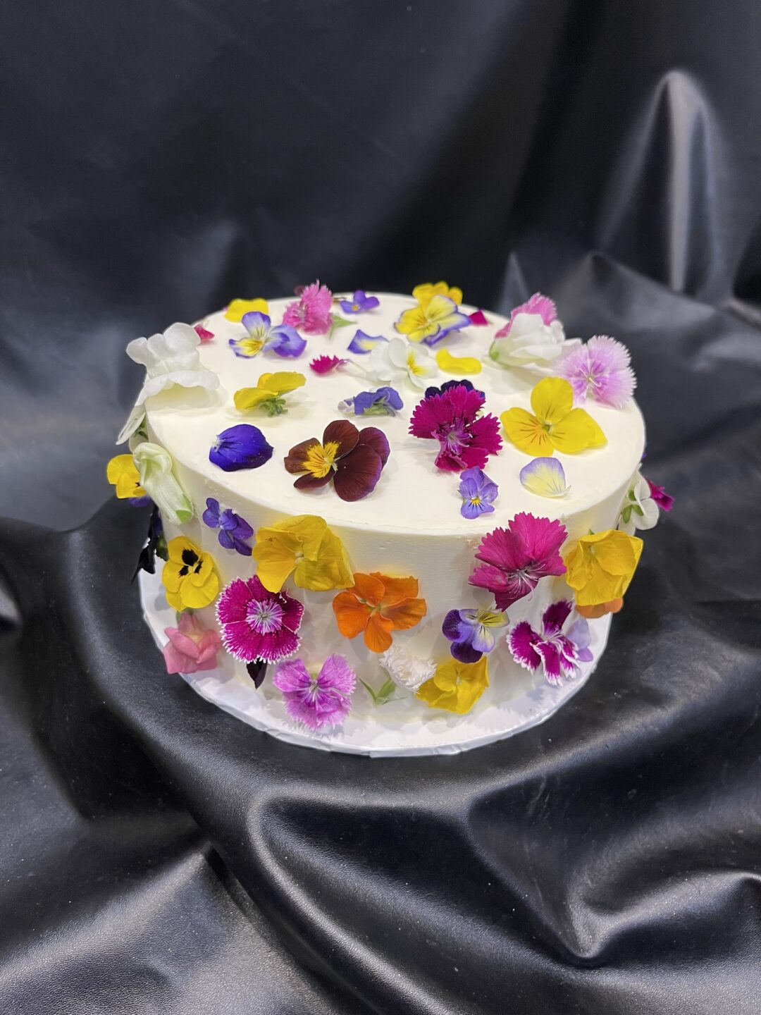 Edible Flowers on Smooth Buttercream - Image 4